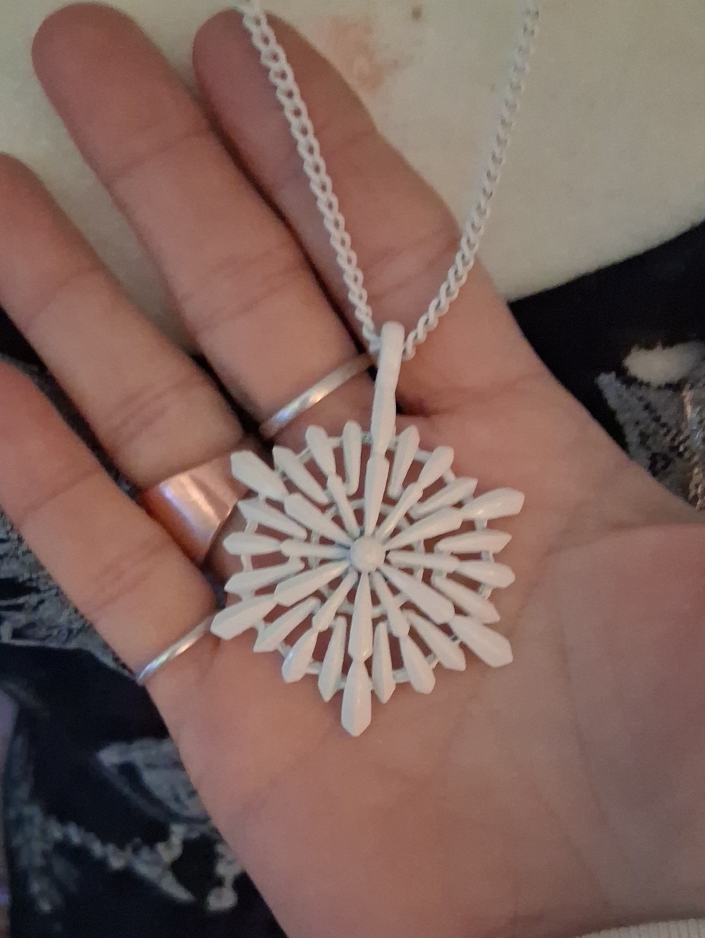White Floral Snowburst Pendant Necklace - Women Jewelry